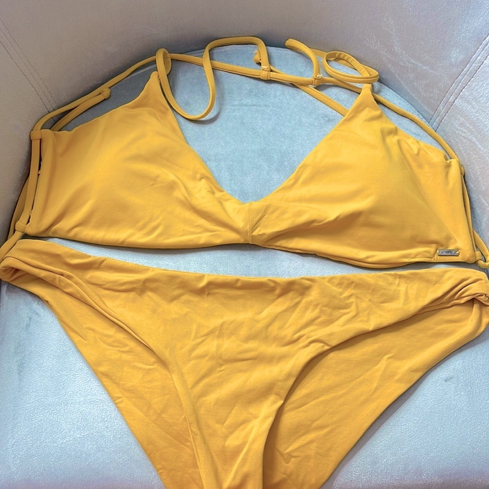 L Space bottoms O’Neill top matching bikini set